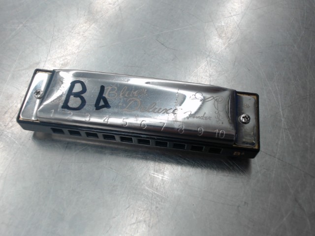 Harmonica avec autocollant marque b b