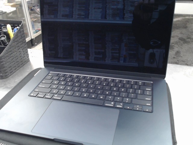 Macbook air m4 2025 16gb ram