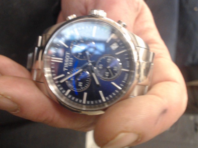 Montre blue dial