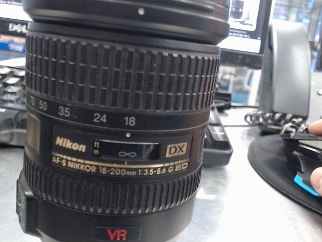 Nikon af-s dx nikkor 18-200mm ed vr ii