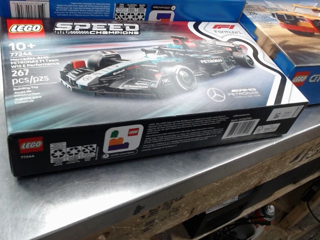 Lego formula one mercedes speed champs