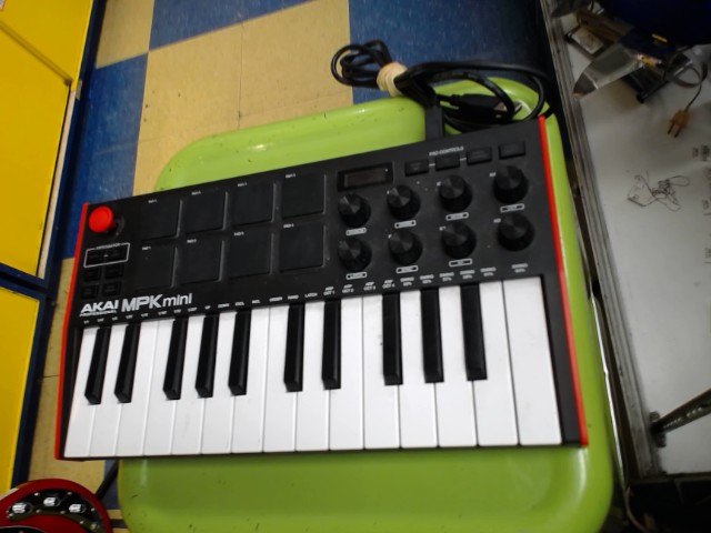 Akai mpk mini midikeybord  +acc
