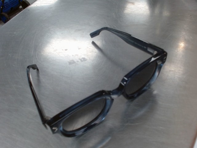 Lunette de soleil mcq