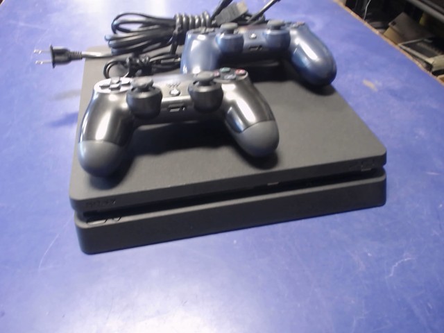 Console +accessoires 2 manettes