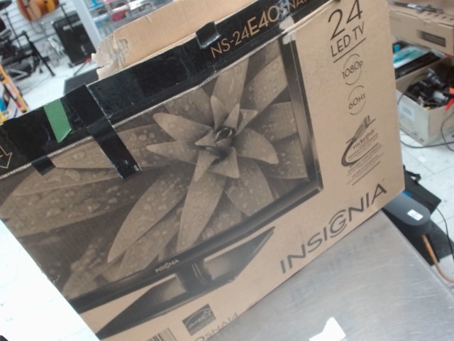 Tv 32 pouces insignia avec boites
