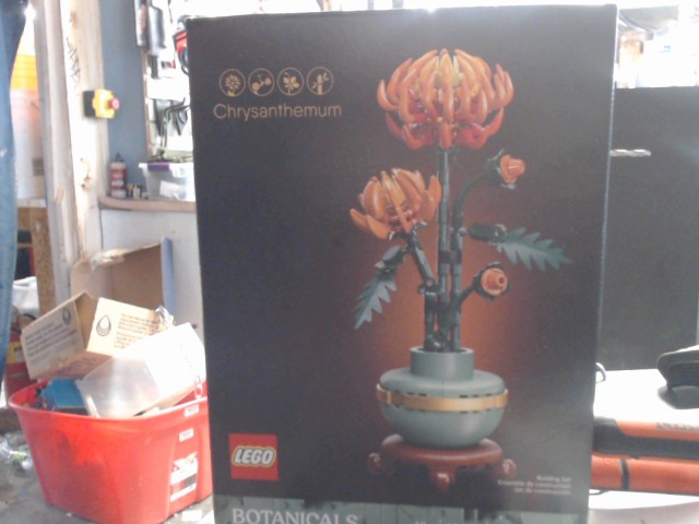 Lego chrysanthemum