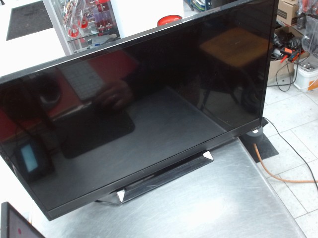 Tv vizio 28inch avec telecomande