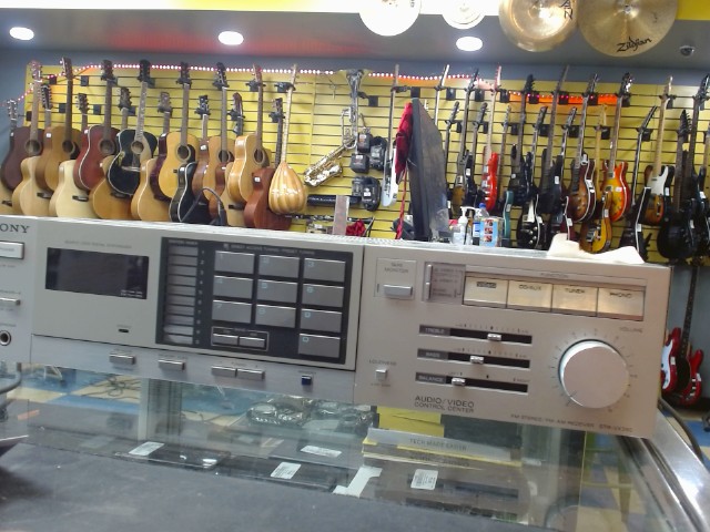 Fm-am stereo receiver with antenna