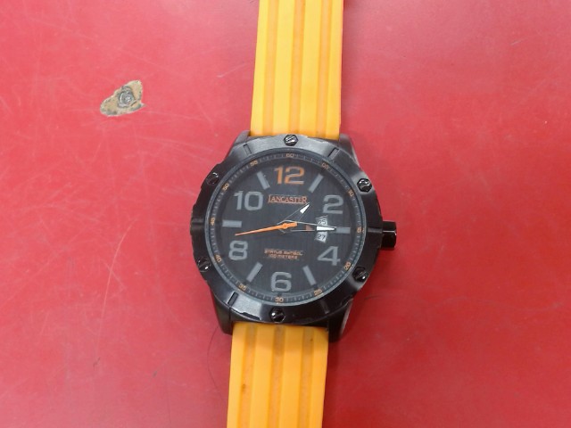 Montre fond noir bracelet orange