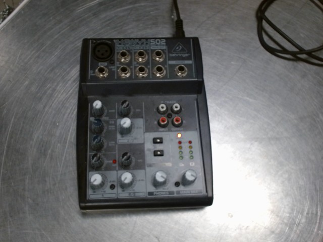 Behringher console de son