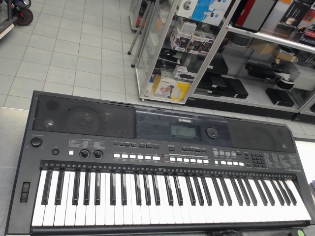 Clavier yamaha + support + chrg ds boite