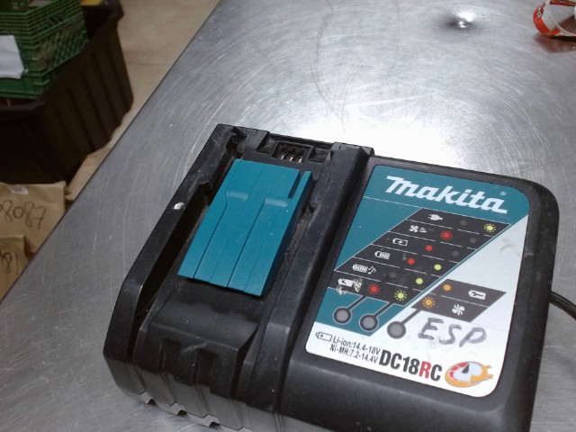 Chargeur de batterie makita