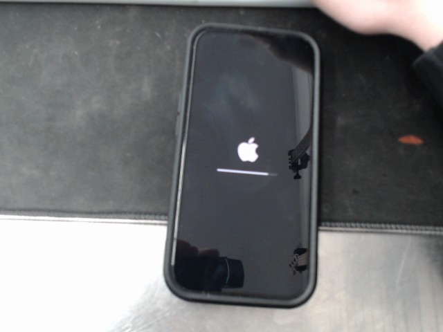 Iphone 15 noir avec case