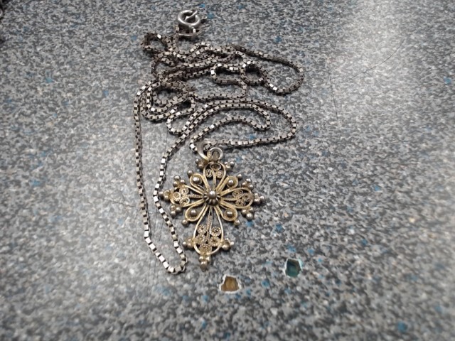 Petite chaine en argent avec cross 5.3g