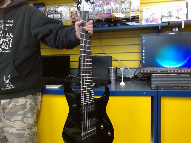 Guit 8 corde noire sans case