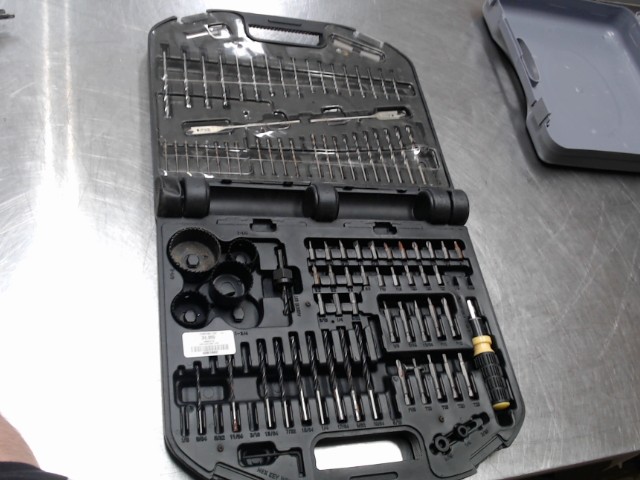 Case avec drill bits