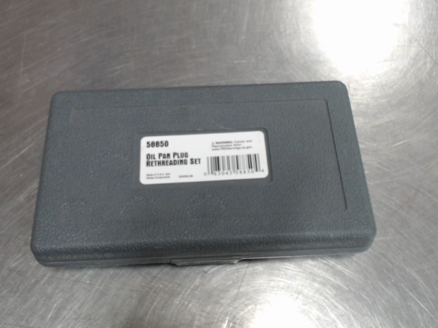 Oil plug plan dans case