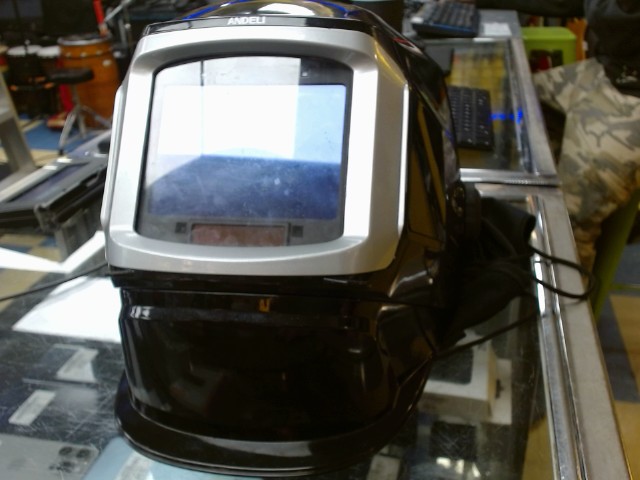 Auto-darkening welding helmetnic welding