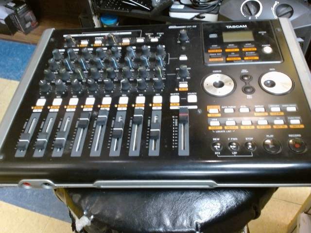 Studio digital portastudio