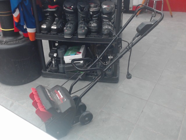 Deneigeuse compacte electrique