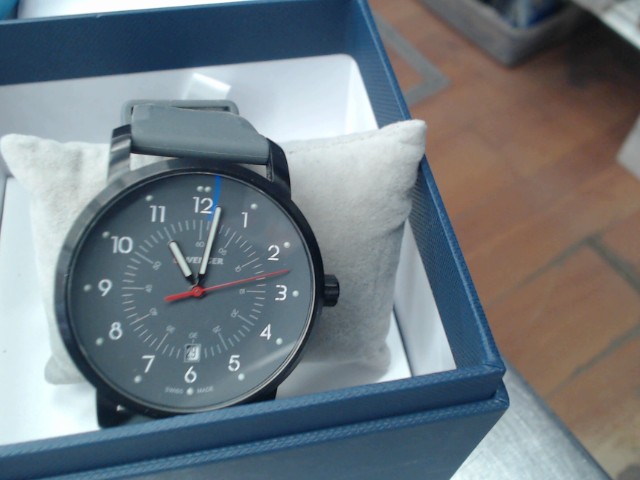 Montre fonctionnelle avec boitier