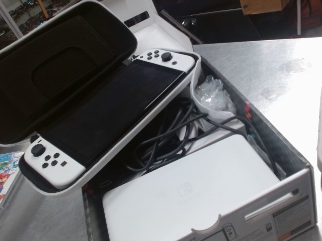Switch oled w/ case+charging dock+ *sold