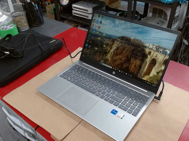 Laptop hp i5(12th gen)/16gbram/512gbssd+