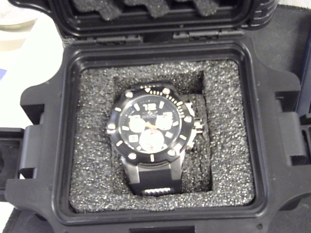 Montre homme noire et argente