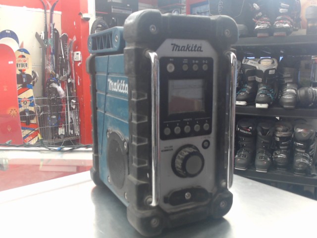 Radio de chantier makita av batterie
