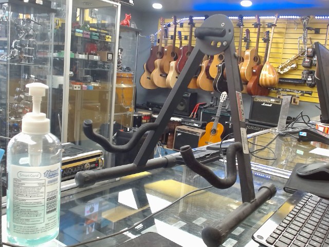 Cleam guitar stand noir