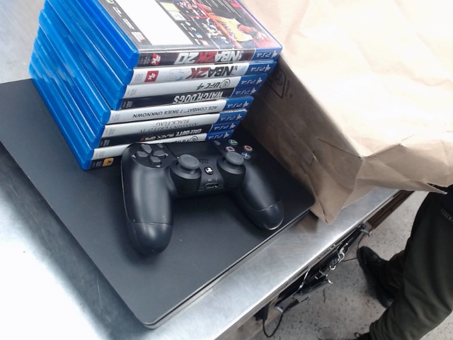 Playstations 4 noire slim