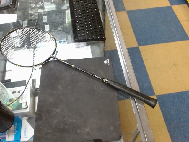 Raquette badminton with carbon inside