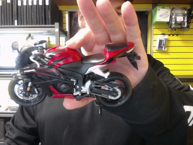 Moto de collection rouge honda