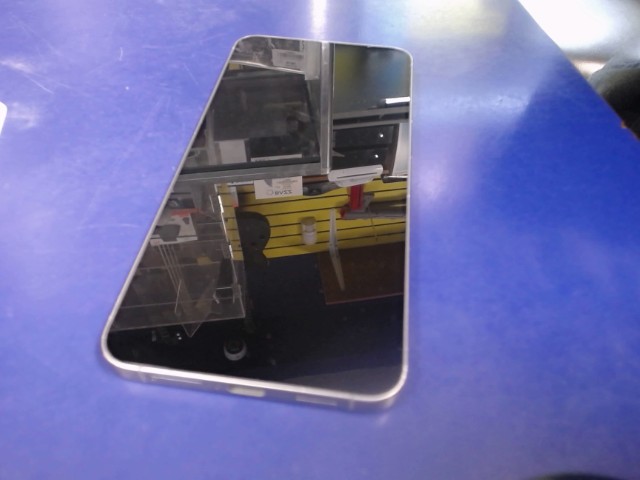 Cellulaire 256gb scratched