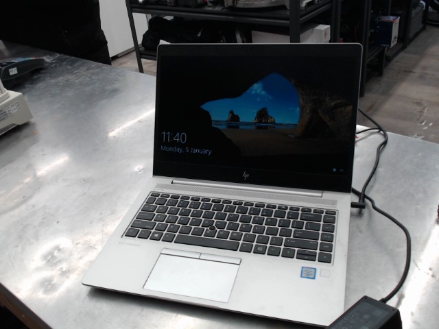 Laptop gris i5 8th gen 16gb 256ssd