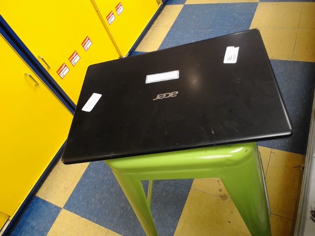 Ordi noir acer avec chargeur
