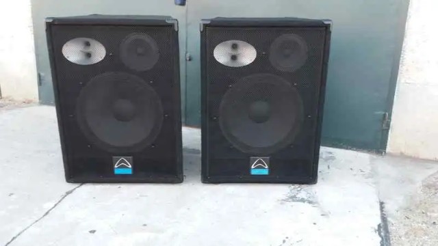2 speakers