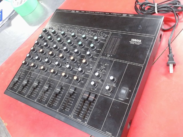 Mixer yamaha prise audio et jack