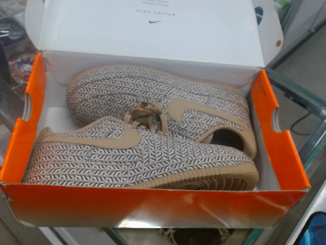 Paire de airforce 1 lx size 9�