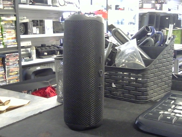 Speaker     black flip 7