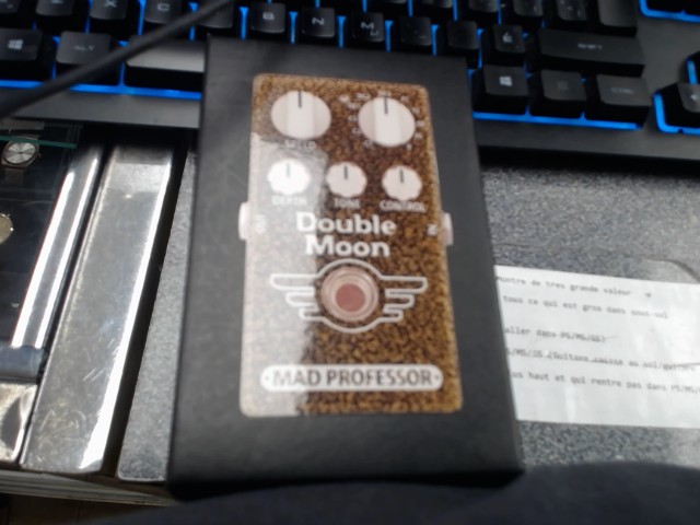 Pedaledouble moon in box
