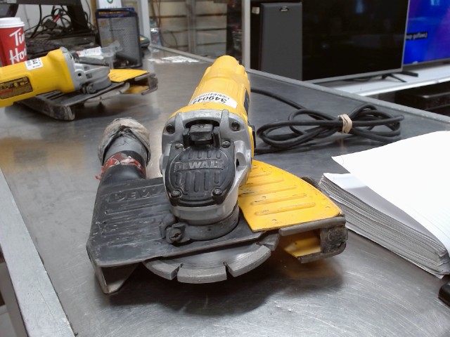 Angle grinder corded + acc tape gris