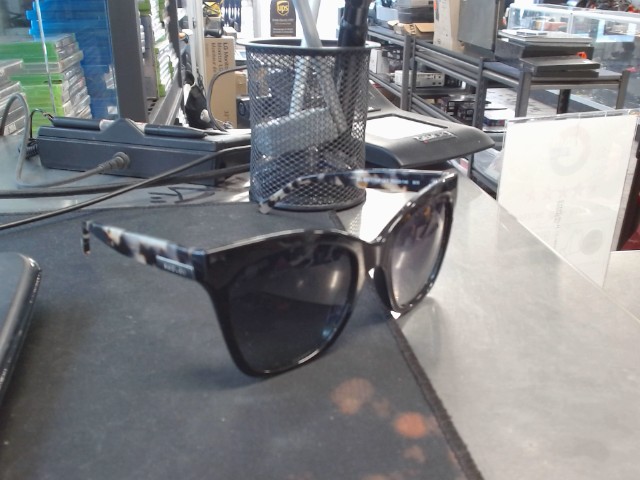 Lunette solaire motif tache