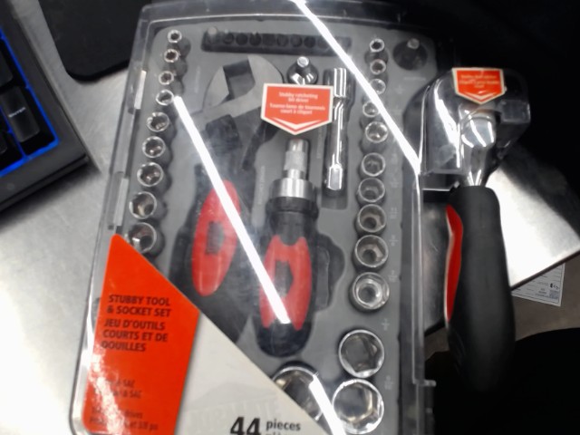 Stubby tool socket set