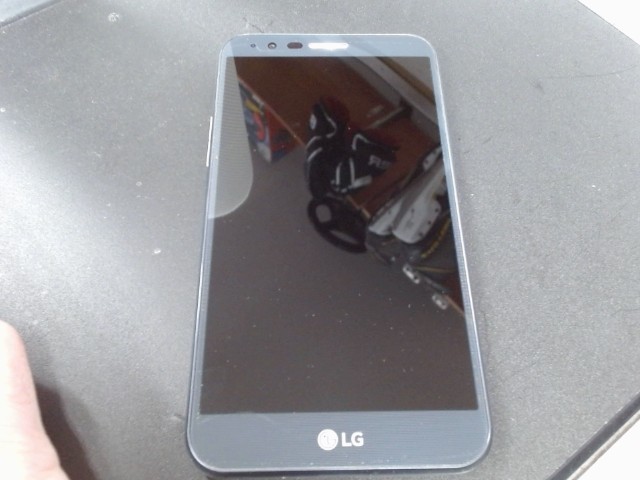 Lg stylo 3 plus avec case et chargeur