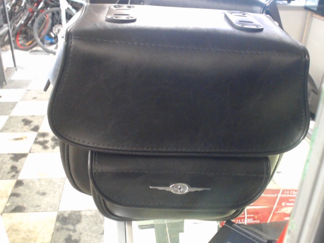 Sacoche en cuire pour moto made in can