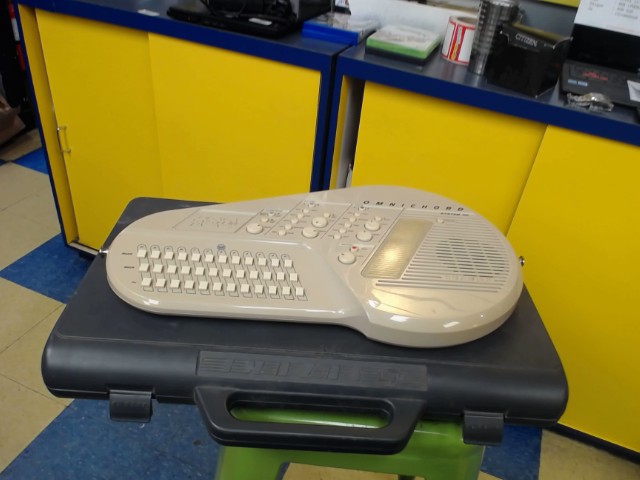 Omnichord system 100 suzuki avec case