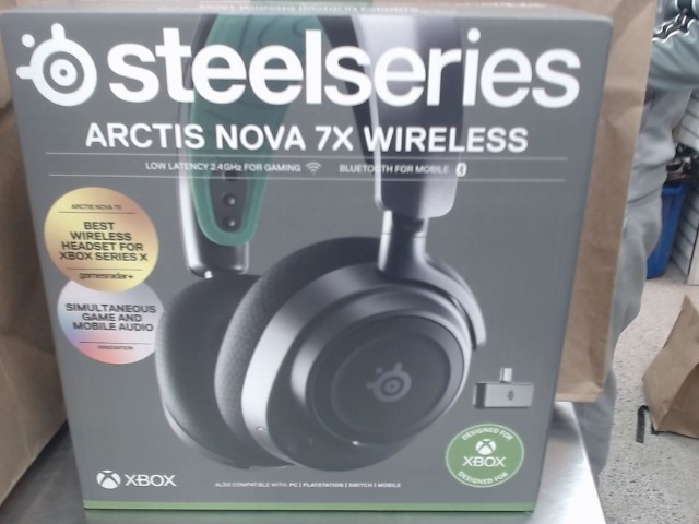 Wireless gaming headset