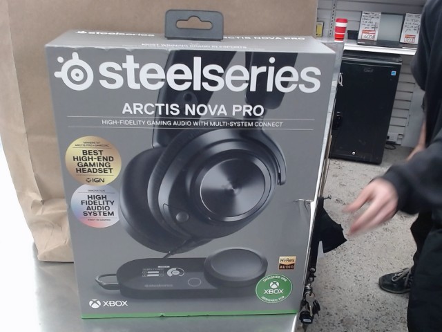 Arctis nova pro gaming headset