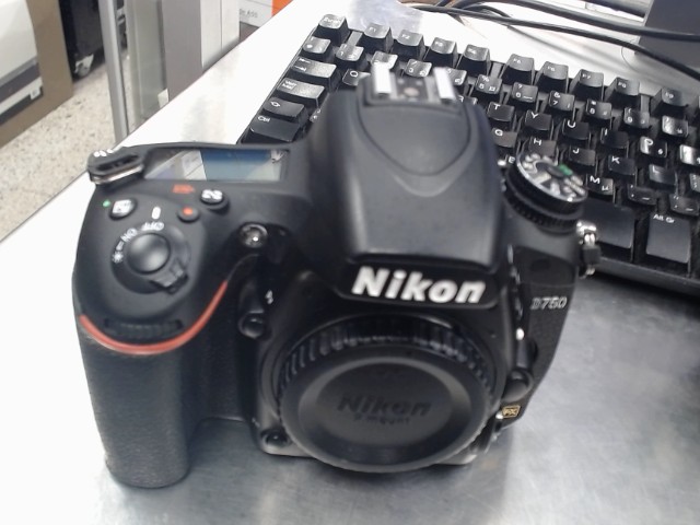 Nikon d750 avec chargeur